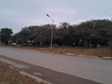 Toledo: Terreno sobre acceso a Autopista 1500 m2