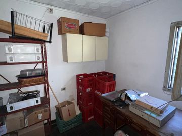 Venta casa 3dor con local  en Villa Cabrera!