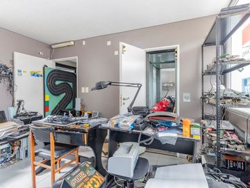 Local en venta en La Plata con cochera