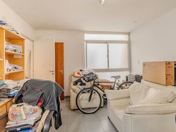 Local en venta en La Plata con cochera