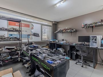Local en venta en La Plata con cochera
