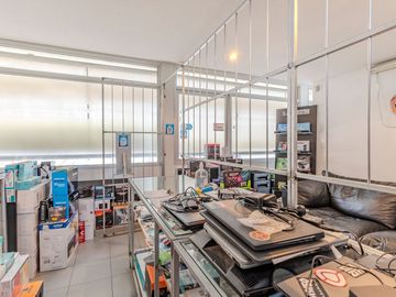 Local en venta en La Plata con cochera