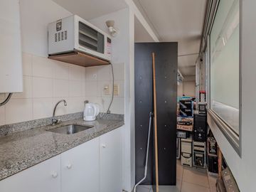 Local en venta en La Plata con cochera