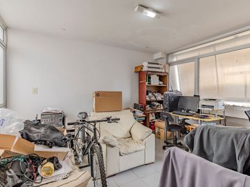 Local en venta en La Plata con cochera