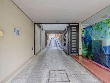 Local en venta en La Plata con cochera