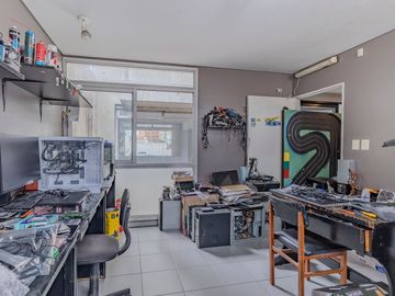 Local en venta en La Plata con cochera