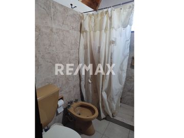 VENTA CASA CON QUINCHO CIPOLLETTI