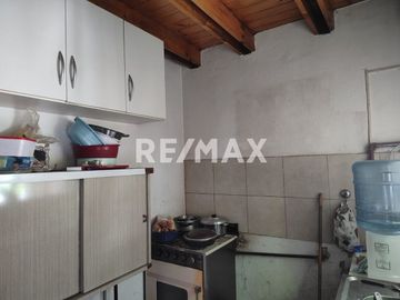 VENTA CASA CON QUINCHO CIPOLLETTI