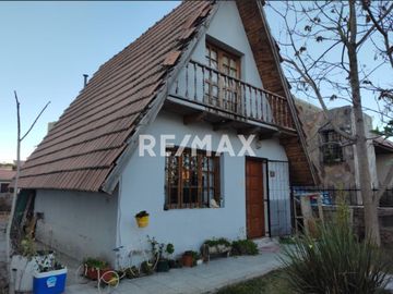 VENTA CASA CON QUINCHO CIPOLLETTI
