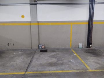 Venta 3 amb. Parque Chacabuco. Balcón y cochera.
