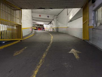 VENTA COCHERA FIJA CUBIERTA BALVANERA FACIL ACCESO