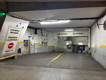 VENTA COCHERA FIJA CUBIERTA BALVANERA FACIL ACCESO