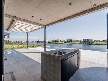 VENTA CASA EN PUERTOS DEL LAGO RIBERA A LA LAGUNA