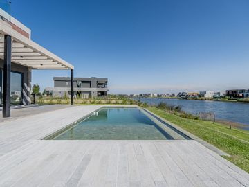 VENTA CASA EN PUERTOS DEL LAGO RIBERA A LA LAGUNA