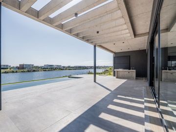 VENTA CASA EN PUERTOS DEL LAGO RIBERA A LA LAGUNA