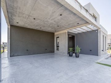 VENTA CASA EN PUERTOS DEL LAGO RIBERA A LA LAGUNA