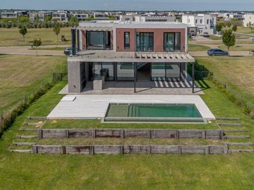 VENTA CASA EN PUERTOS DEL LAGO RIBERA A LA LAGUNA