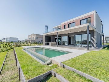 VENTA CASA EN PUERTOS DEL LAGO RIBERA A LA LAGUNA