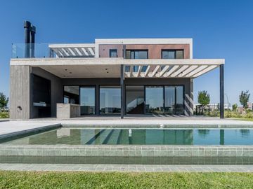 VENTA CASA EN PUERTOS DEL LAGO RIBERA A LA LAGUNA