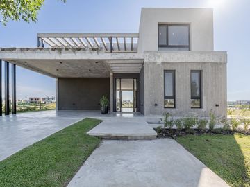 VENTA CASA EN PUERTOS DEL LAGO RIBERA A LA LAGUNA