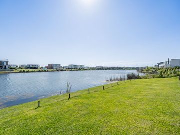 VENTA CASA EN PUERTOS DEL LAGO RIBERA A LA LAGUNA