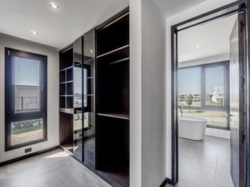 VENTA CASA EN PUERTOS DEL LAGO RIBERA A LA LAGUNA