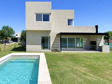 Venta Casa Estrenar Laguna y Pileta Cantón Islas