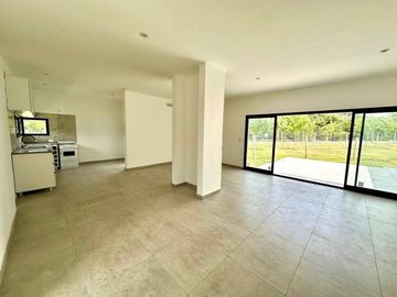 Casa en Venta 4 ambientes en Pilar del Este