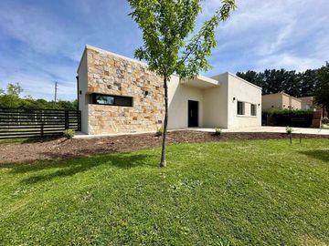 Casa en Venta 4 ambientes en Pilar del Este
