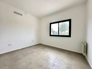 Casa en Venta 4 ambientes en Pilar del Este