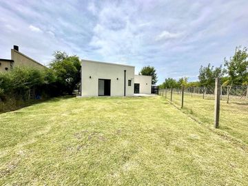 Casa en Venta 4 ambientes en Pilar del Este