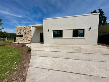 Casa en Venta 4 ambientes en Pilar del Este