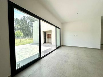 Casa en Venta 4 ambientes en Pilar del Este
