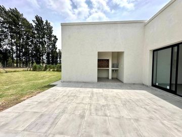 Casa en Venta 4 ambientes en Pilar del Este