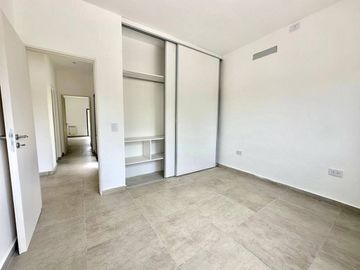 Casa en Venta 4 ambientes en Pilar del Este