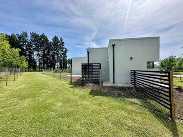 Casa en Venta 4 ambientes en Pilar del Este