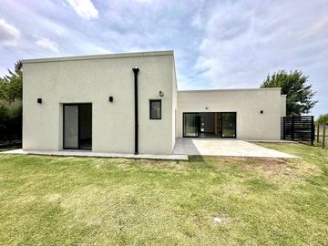 Casa en Venta 4 ambientes en Pilar del Este