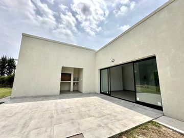 Casa en Venta 4 ambientes en Pilar del Este