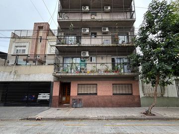 Venta Departamento 3 Amb c/ Patio Reciclado Flores