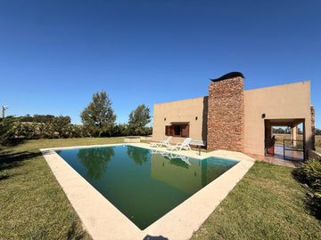 VENTA QUINTA MONTE: 4200M2, PILETA Y AMOBLADA