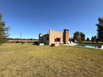 VENTA QUINTA MONTE: 4200M2, PILETA Y AMOBLADA
