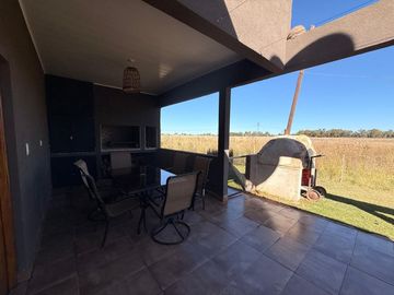 VENTA QUINTA MONTE: 4200M2, PILETA Y AMOBLADA