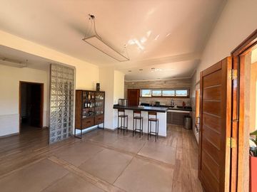 VENTA QUINTA MONTE: 4200M2, PILETA Y AMOBLADA