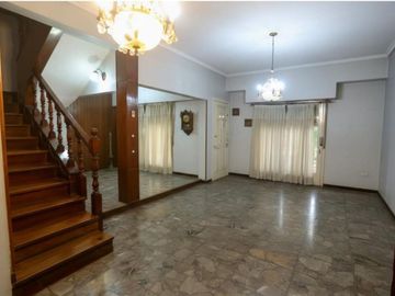 CASA 6 AMBIENTES VENTA TEMPERLEY CON QUINCHO