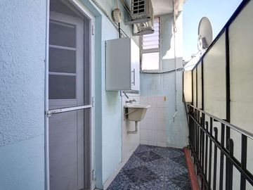 PH 2 AMB EN VENTA FLORES GALERIA SEMICUBIERTA