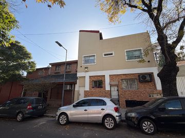 PH 2 AMB EN VENTA FLORES GALERIA SEMICUBIERTA