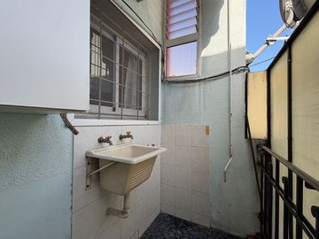 PH 2 AMB EN VENTA FLORES GALERIA SEMICUBIERTA