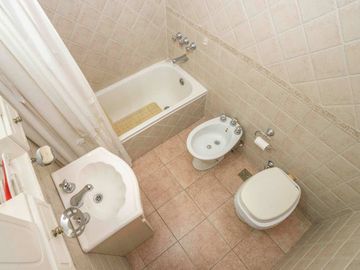 VENTA DEPARTAMENTO 2 AMBIENTES COCHERA BALCON