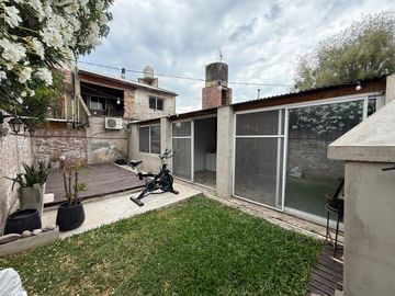 VENTA CASA 4 AMB. VILLA DE MAYO. PARQUE