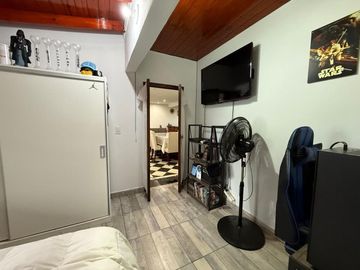 VENTA CASA 4 AMB. VILLA DE MAYO. PARQUE